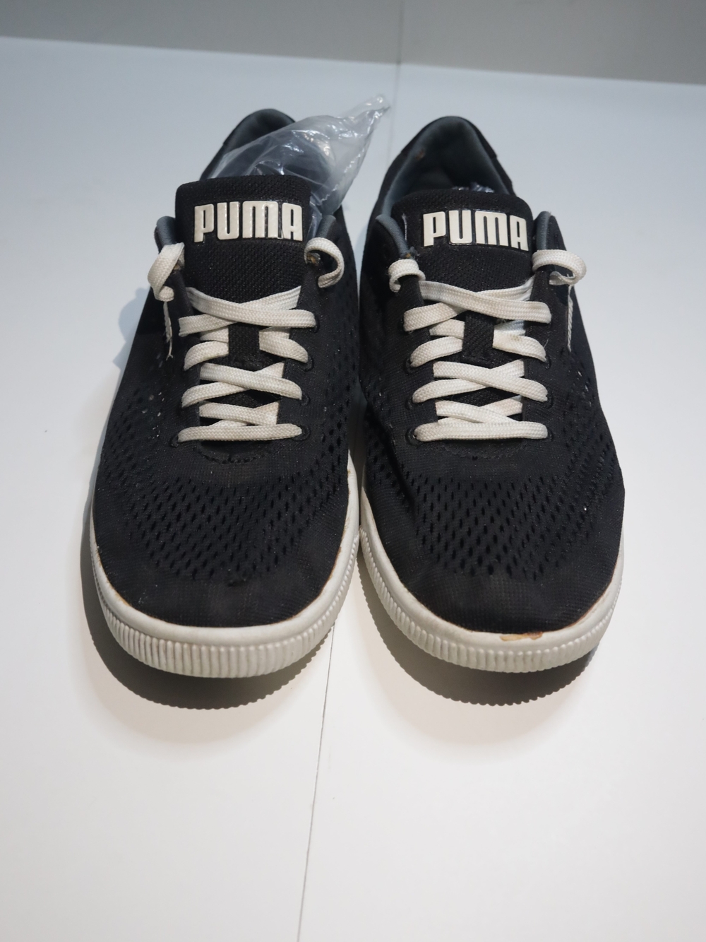 PUMA Women's Black Casual Knit Sneakers with White Soles Size 8 Sportlifestyle